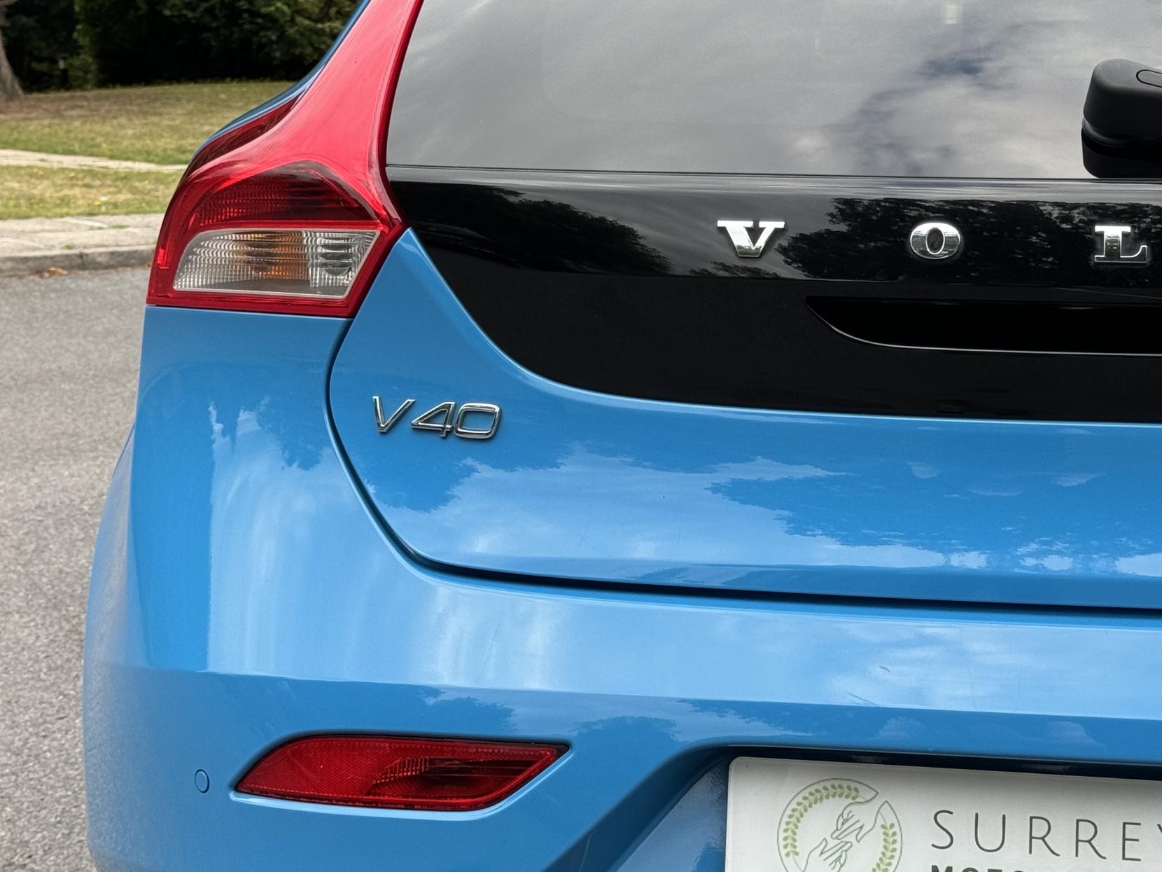 Volvo V40 2.0 D4 R-Design Lux Hatchback 5dr Diesel Geartronic Euro 5 (s/s) (177 ps)