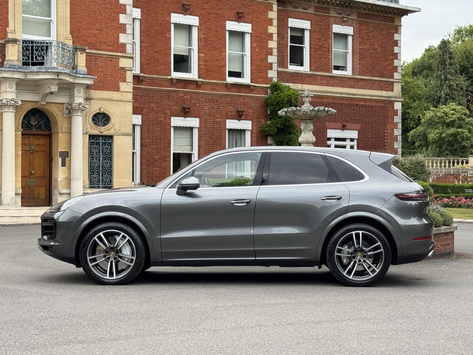 Porsche Cayenne 4.0T V8 Turbo SUV 5dr Petrol TiptronicS 4WD Euro 6 (s/s) (550 ps)