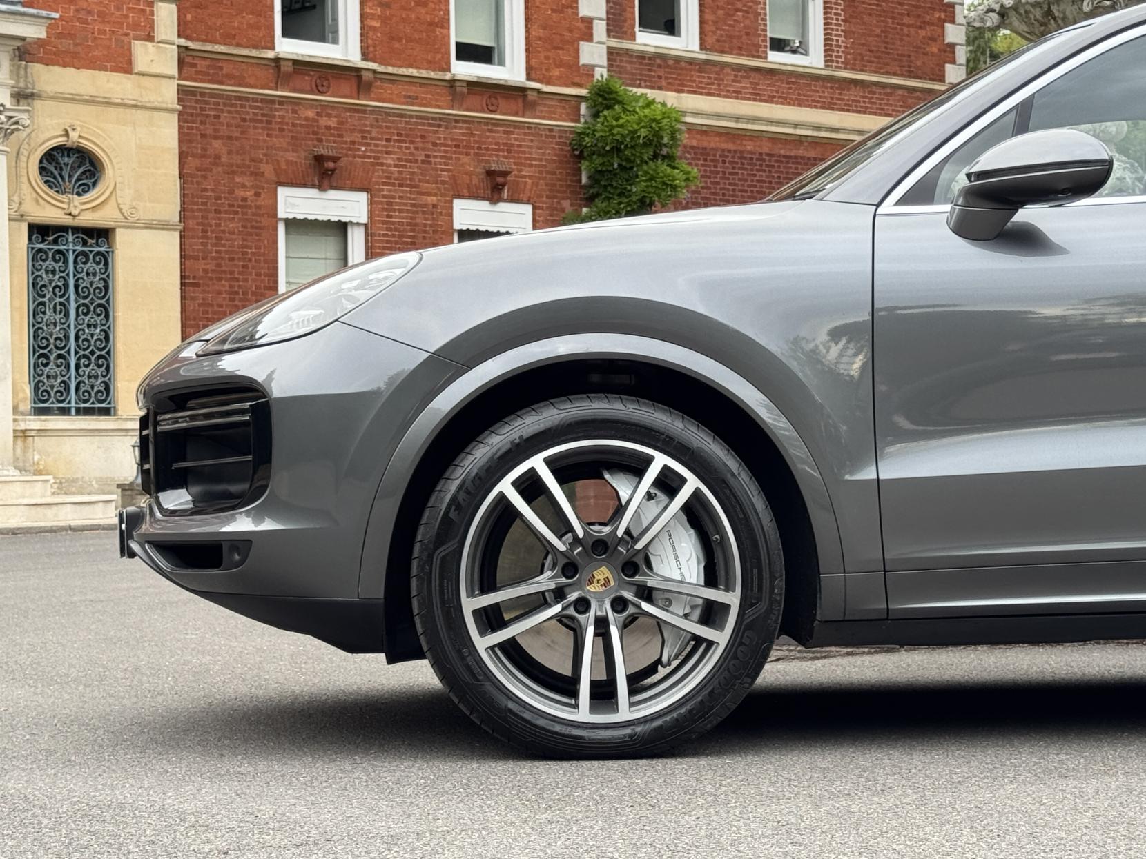 Porsche Cayenne 4.0T V8 Turbo SUV 5dr Petrol TiptronicS 4WD Euro 6 (s/s) (550 ps)