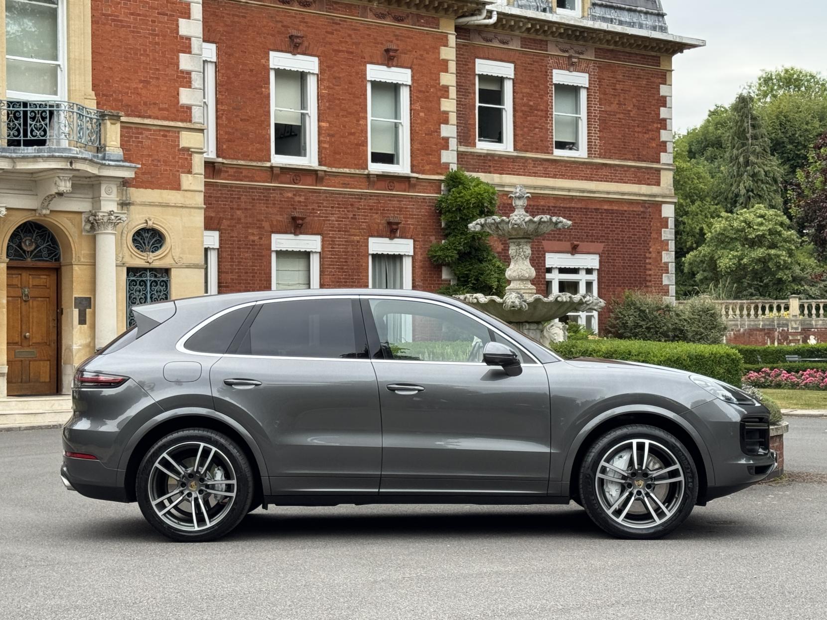 Porsche Cayenne 4.0T V8 Turbo SUV 5dr Petrol TiptronicS 4WD Euro 6 (s/s) (550 ps)