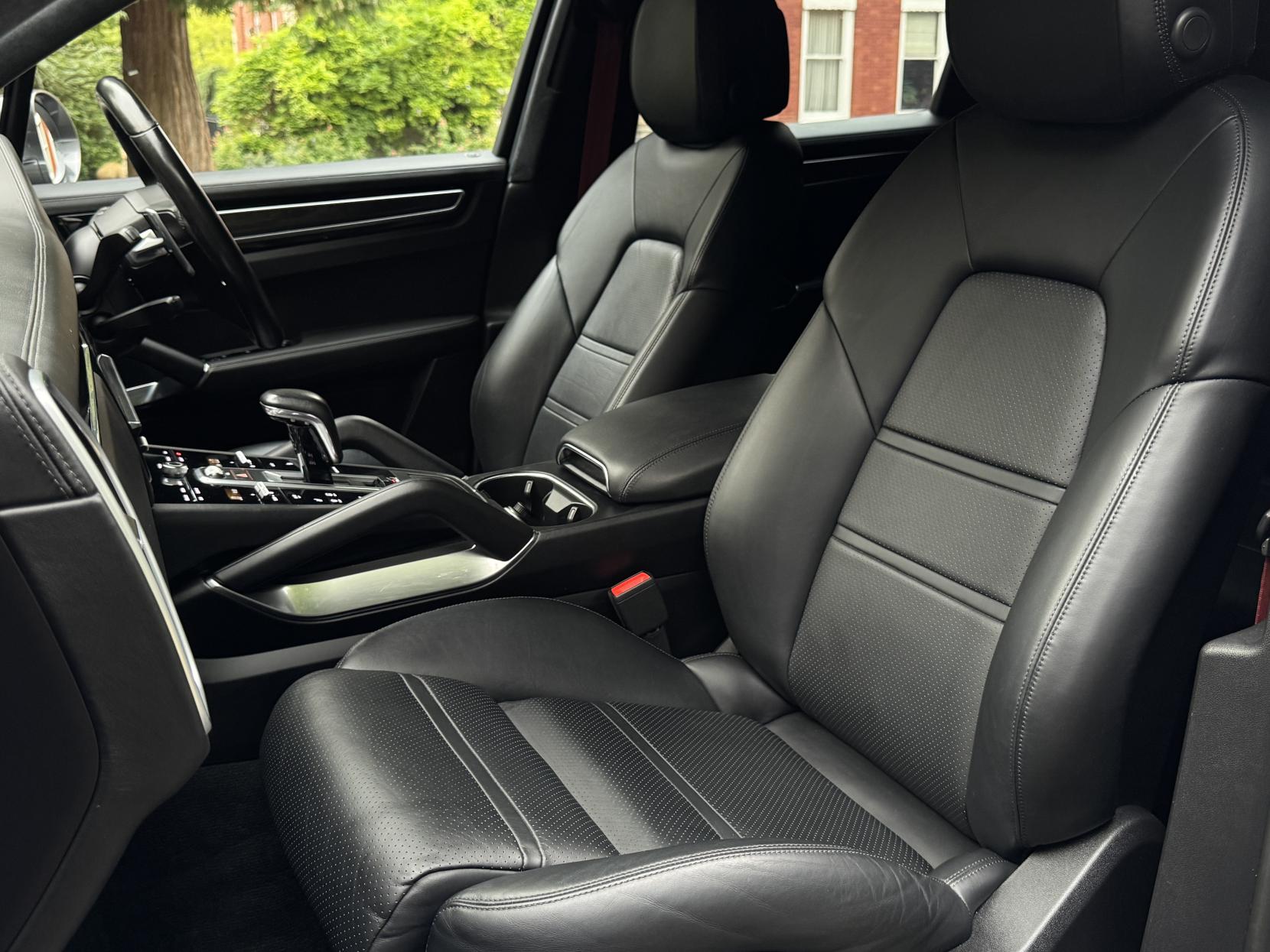 Porsche Cayenne 4.0T V8 Turbo SUV 5dr Petrol TiptronicS 4WD Euro 6 (s/s) (550 ps)
