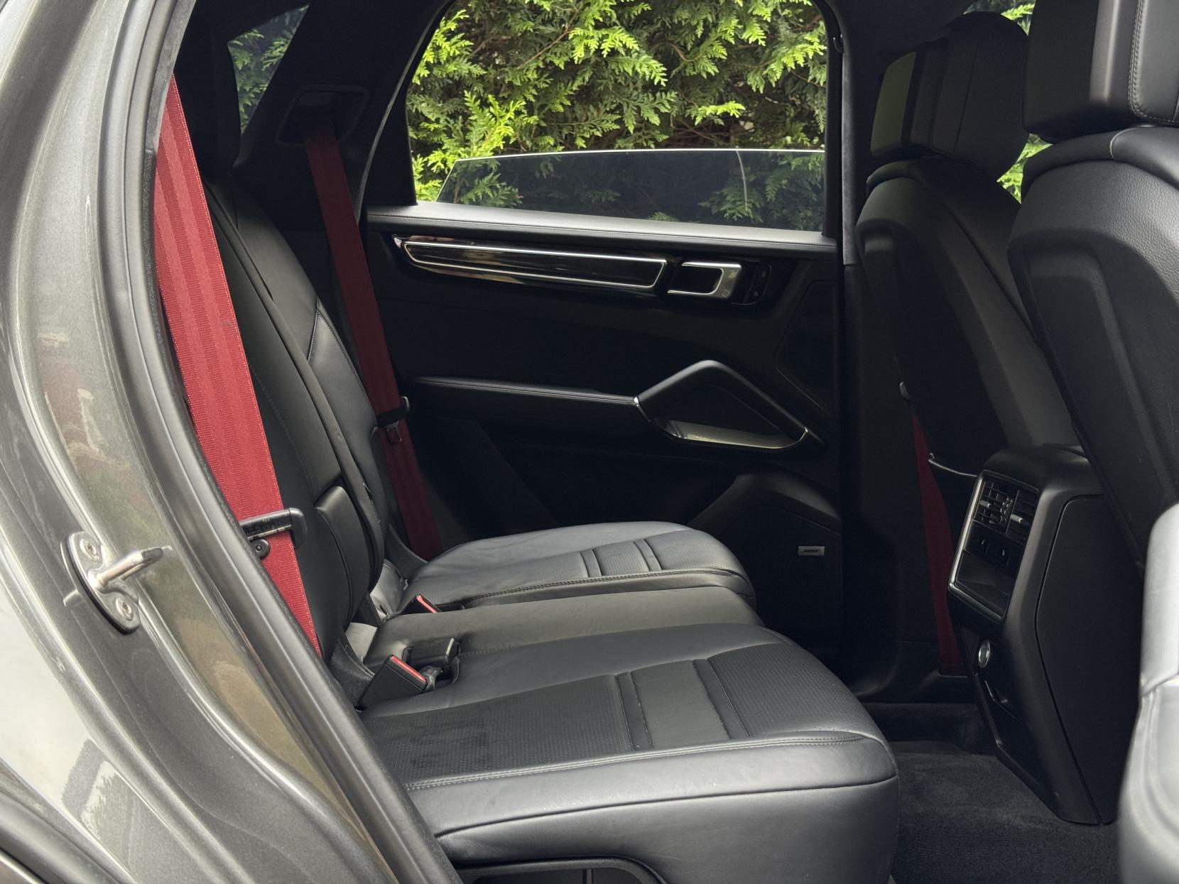 Porsche Cayenne 4.0T V8 Turbo SUV 5dr Petrol TiptronicS 4WD Euro 6 (s/s) (550 ps)
