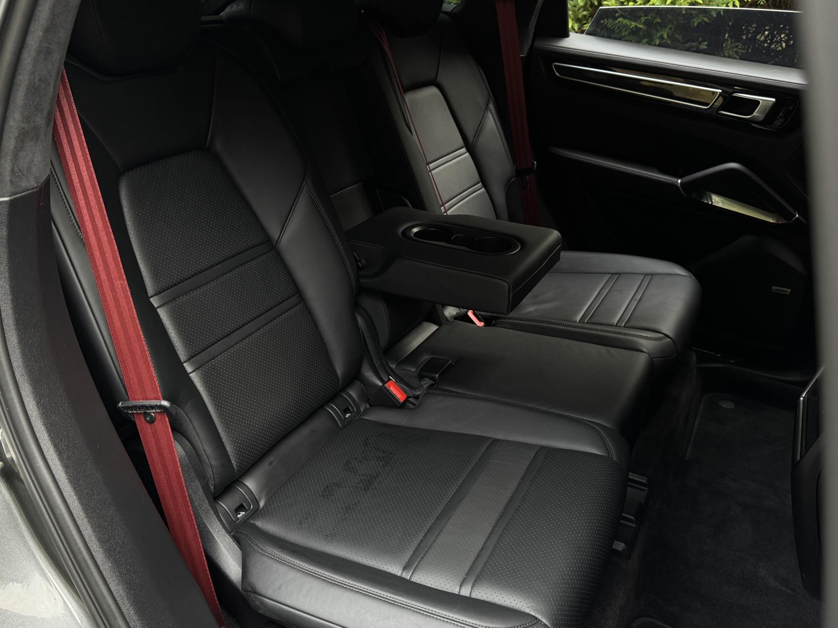 Porsche Cayenne 4.0T V8 Turbo SUV 5dr Petrol TiptronicS 4WD Euro 6 (s/s) (550 ps)
