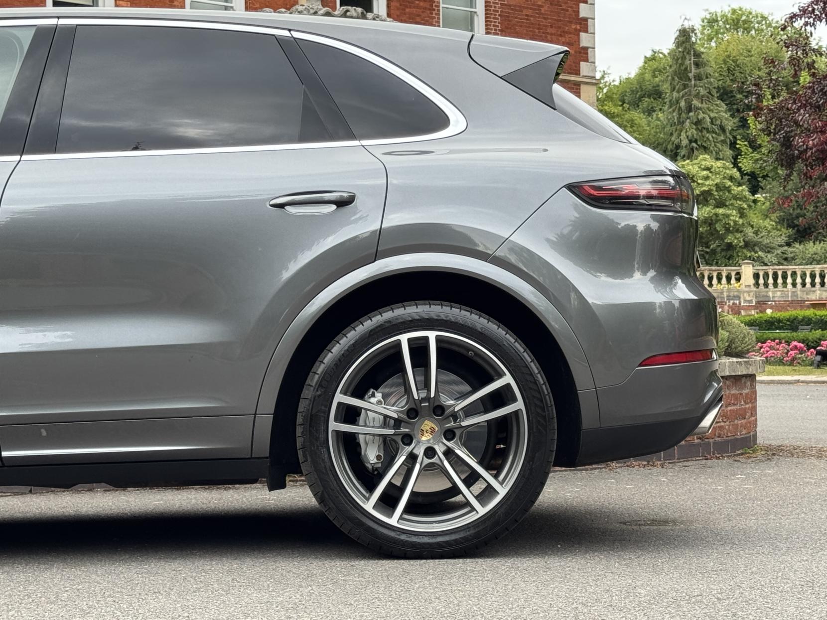 Porsche Cayenne 4.0T V8 Turbo SUV 5dr Petrol TiptronicS 4WD Euro 6 (s/s) (550 ps)