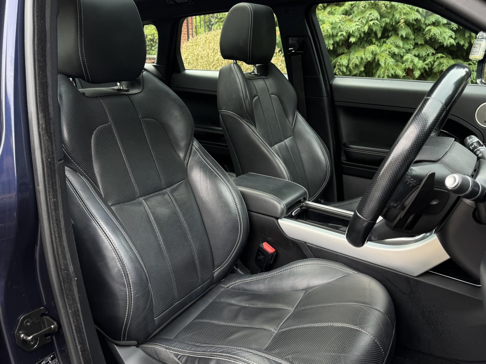 Land Rover Range Rover Evoque 2.2 SD4 Dynamic SUV 5dr Diesel Auto 4WD Euro 5 (s/s) (190 ps)