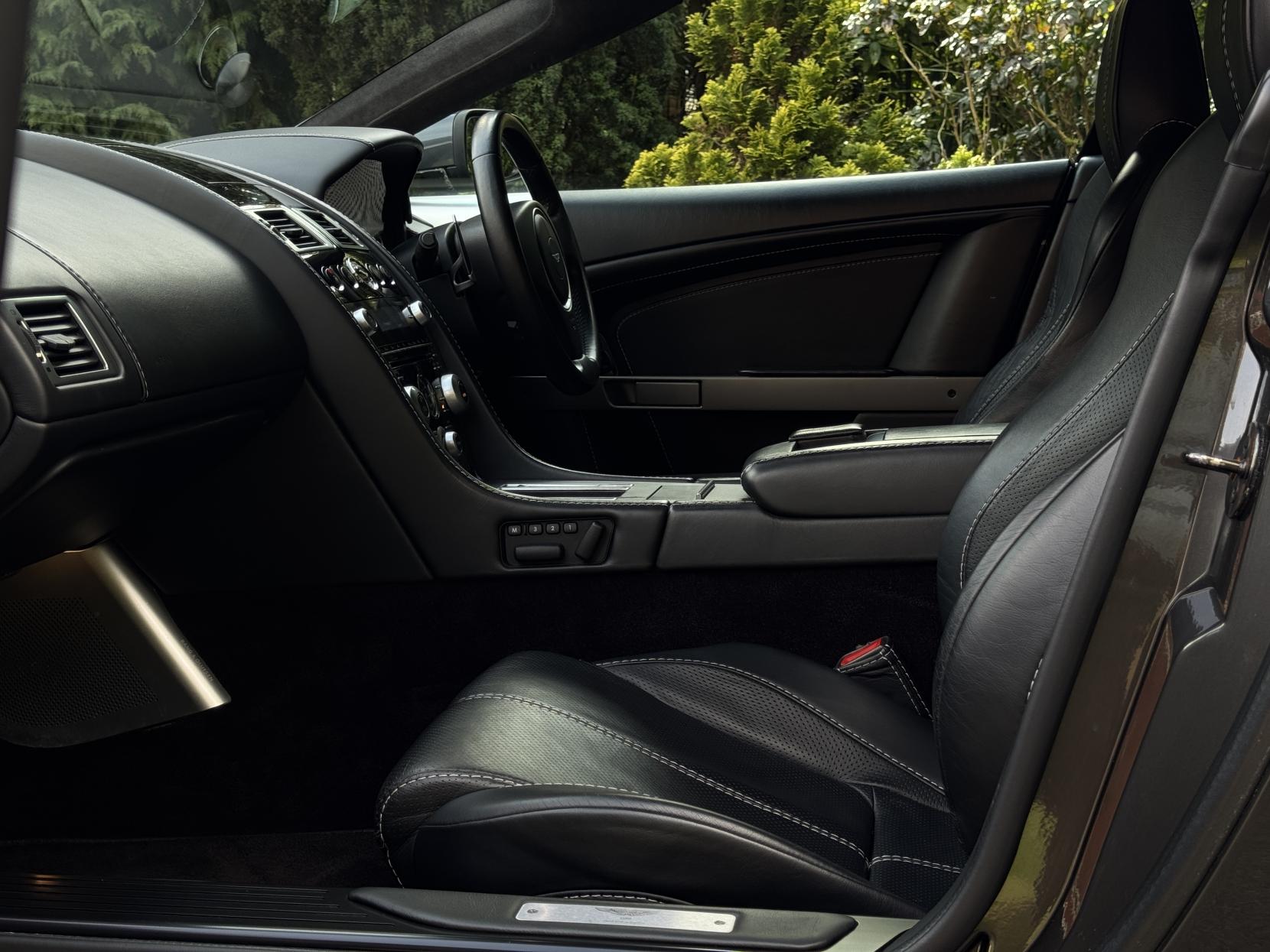 Aston Martin DB9 6.0 V12 Volante 2dr Petrol T-TronicII Euro 4 (470 bhp)