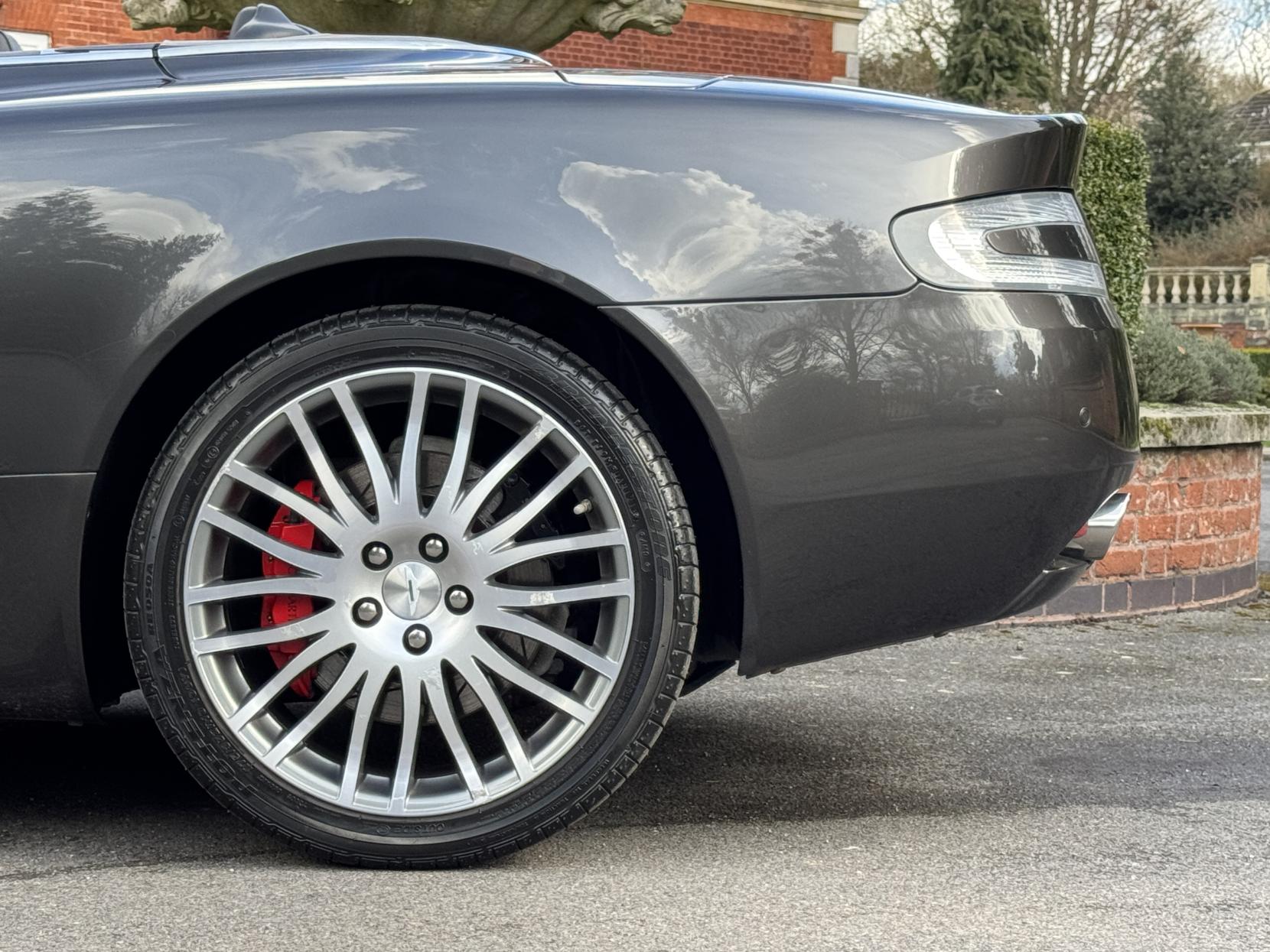 Aston Martin DB9 6.0 V12 Volante 2dr Petrol T-TronicII Euro 4 (470 bhp)