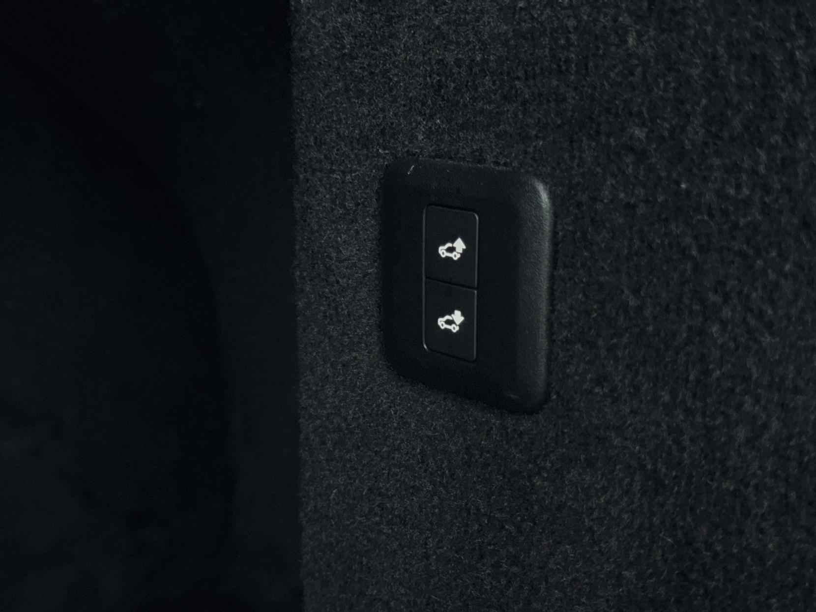 Land Rover Range Rover Sport 5.0 P575 V8 SVR SUV 5dr Petrol Auto 4WD Euro 6 (s/s) (575 ps)