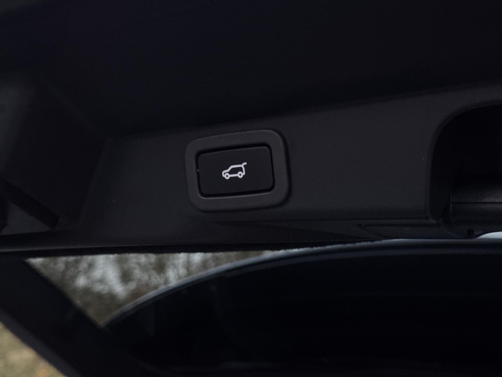 Land Rover Range Rover Sport 5.0 P575 V8 SVR SUV 5dr Petrol Auto 4WD Euro 6 (s/s) (575 ps)