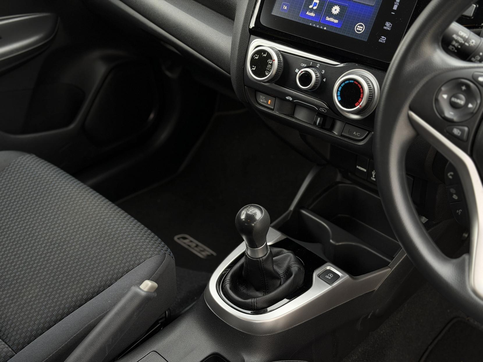 Honda Jazz 1.3 i-VTEC SE Hatchback 5dr Petrol Manual Euro 6 (s/s) (102 ps)