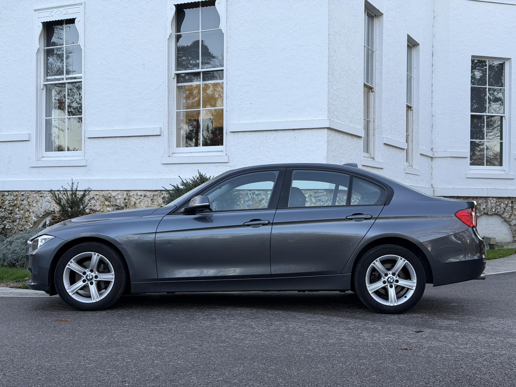 BMW 3 Series 2.0 320d SE Saloon 4dr Diesel Auto Euro 5 (s/s) (184 ps)