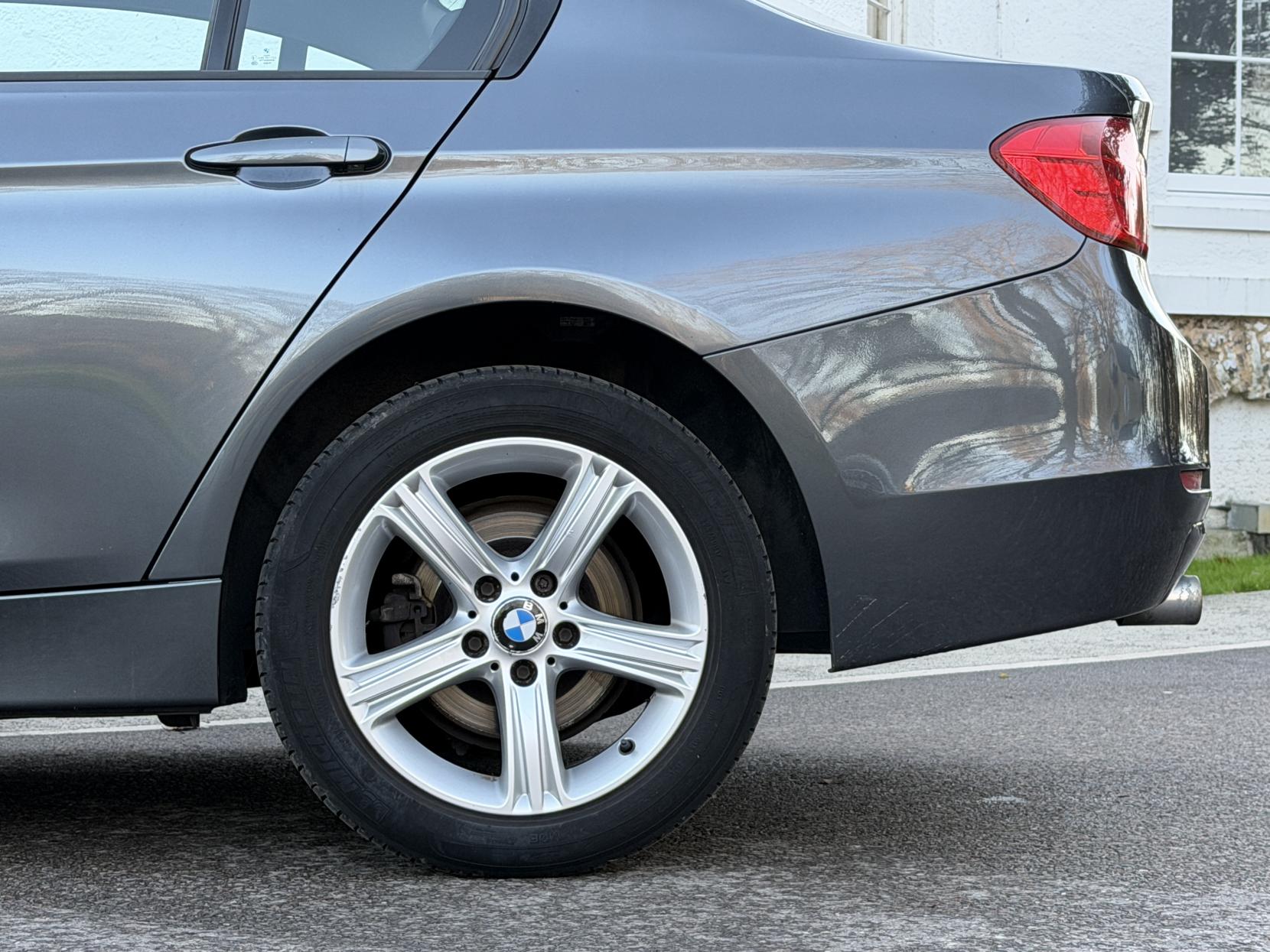 BMW 3 Series 2.0 320d SE Saloon 4dr Diesel Auto Euro 5 (s/s) (184 ps)