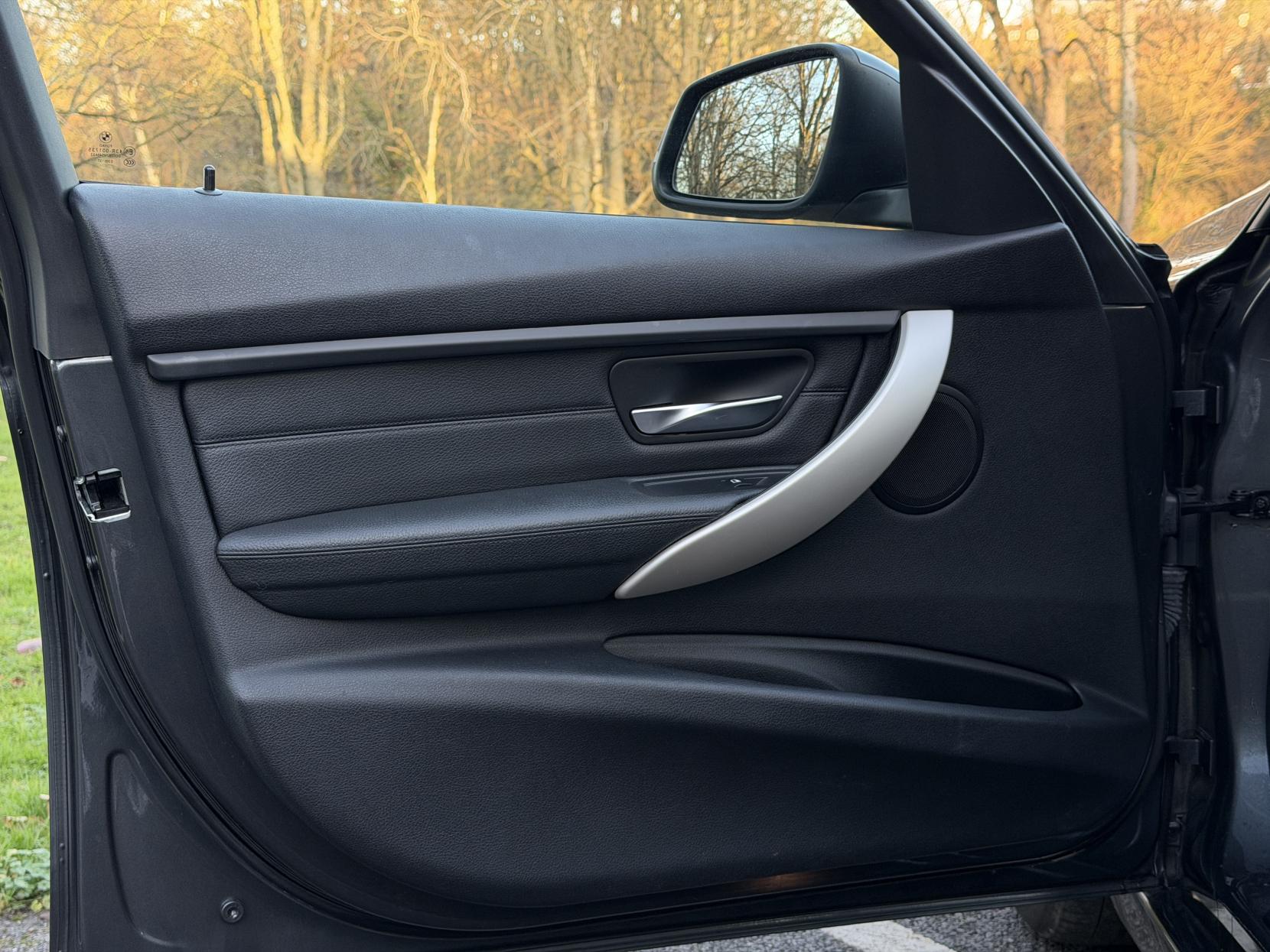 BMW 3 Series 2.0 320d SE Saloon 4dr Diesel Auto Euro 5 (s/s) (184 ps)