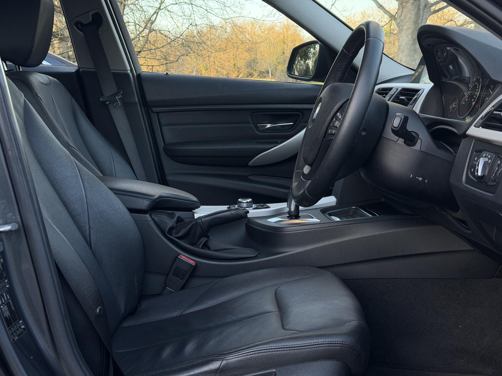 BMW 3 Series 2.0 320d SE Saloon 4dr Diesel Auto Euro 5 (s/s) (184 ps)