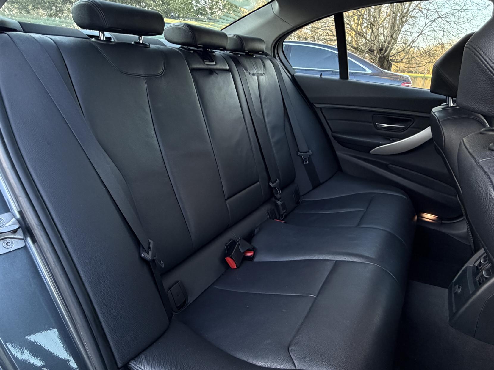 BMW 3 Series 2.0 320d SE Saloon 4dr Diesel Auto Euro 5 (s/s) (184 ps)