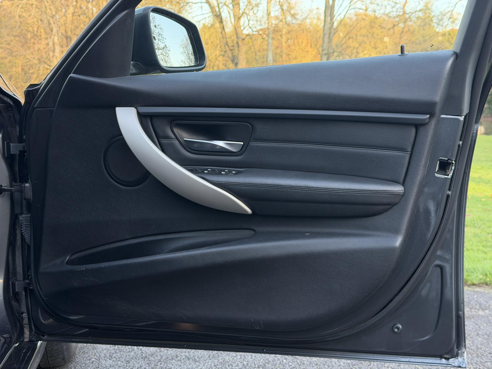 BMW 3 Series 2.0 320d SE Saloon 4dr Diesel Auto Euro 5 (s/s) (184 ps)