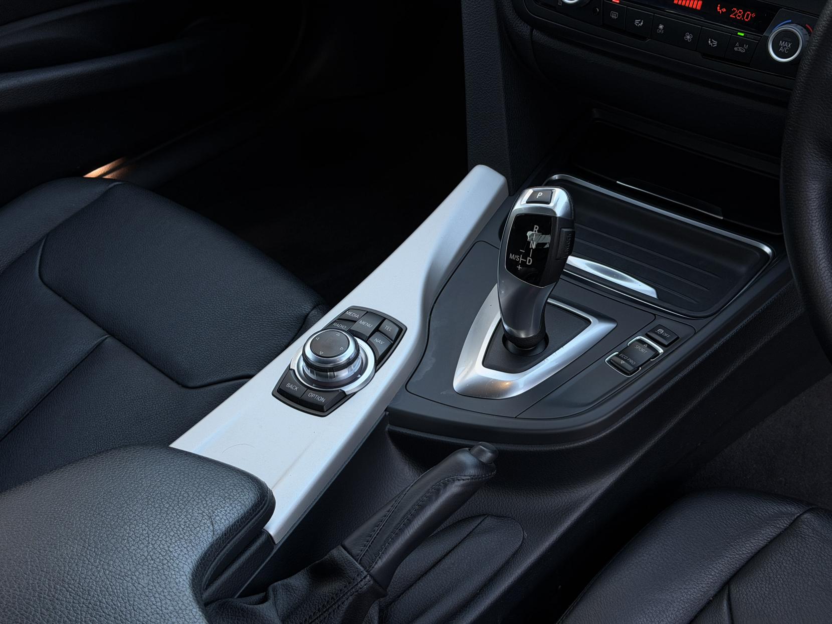 BMW 3 Series 2.0 320d SE Saloon 4dr Diesel Auto Euro 5 (s/s) (184 ps)