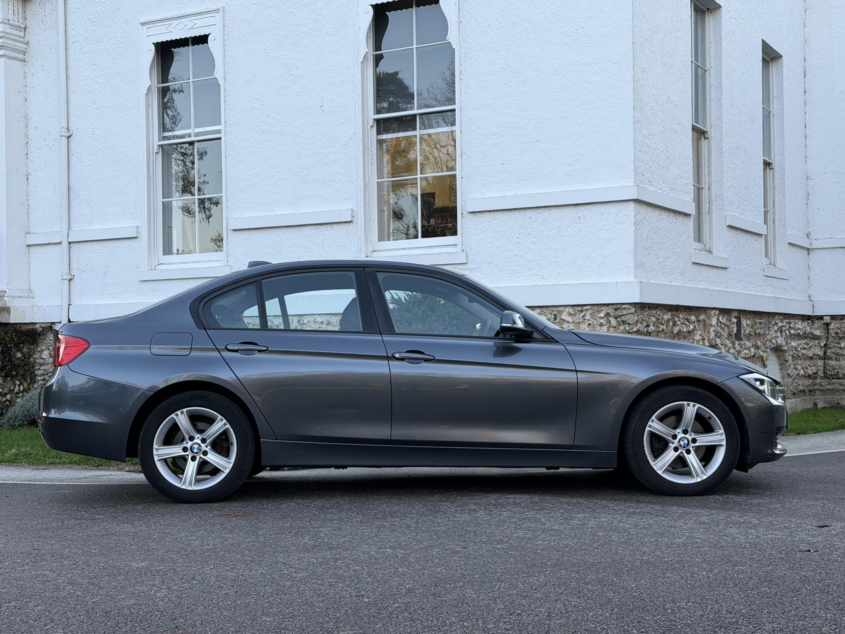 BMW 3 Series 2.0 320d SE Saloon 4dr Diesel Auto Euro 5 (s/s) (184 ps)
