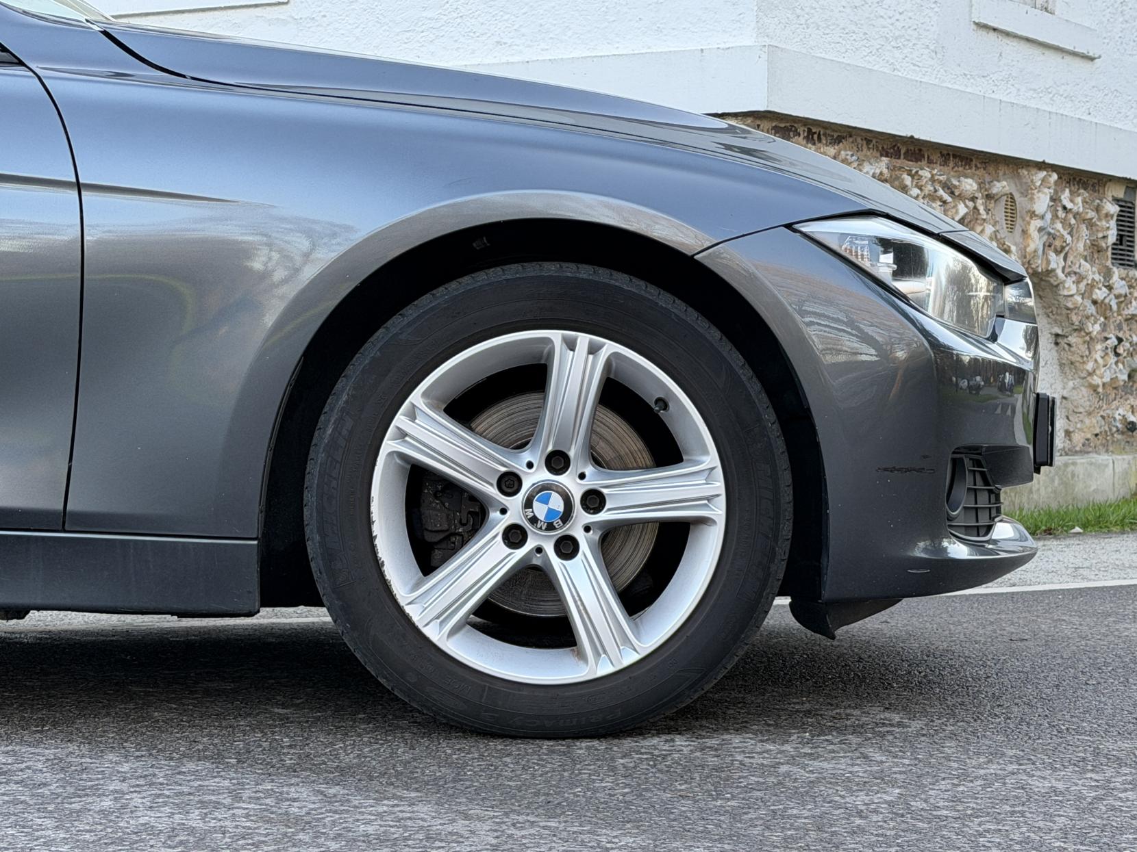 BMW 3 Series 2.0 320d SE Saloon 4dr Diesel Auto Euro 5 (s/s) (184 ps)