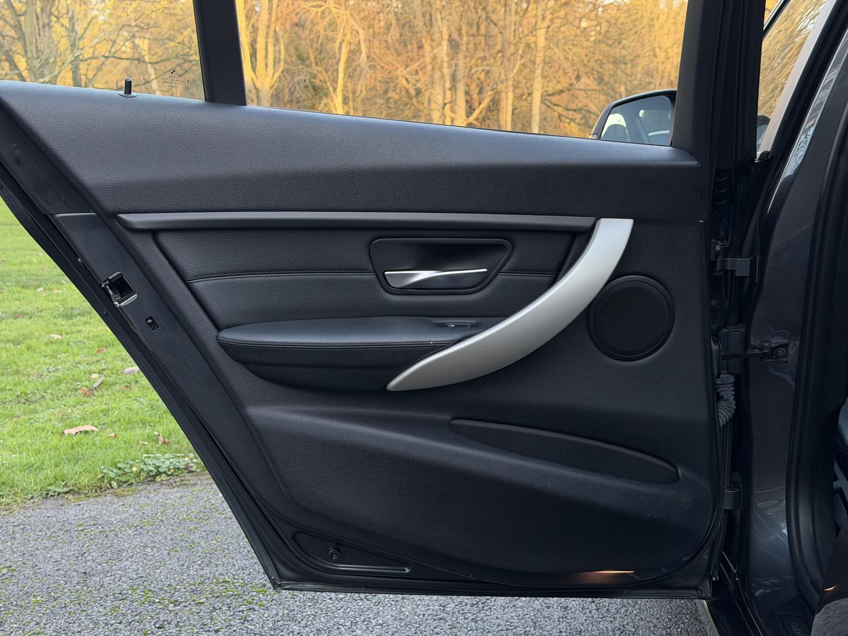 BMW 3 Series 2.0 320d SE Saloon 4dr Diesel Auto Euro 5 (s/s) (184 ps)