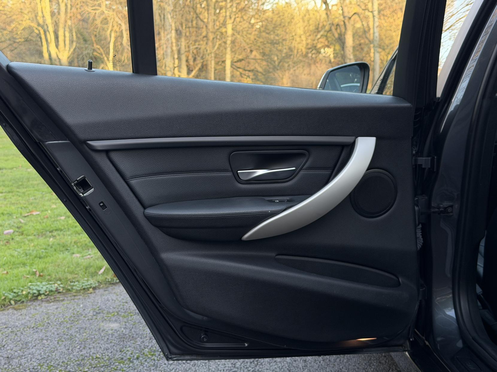 BMW 3 Series 2.0 320d SE Saloon 4dr Diesel Auto Euro 5 (s/s) (184 ps)