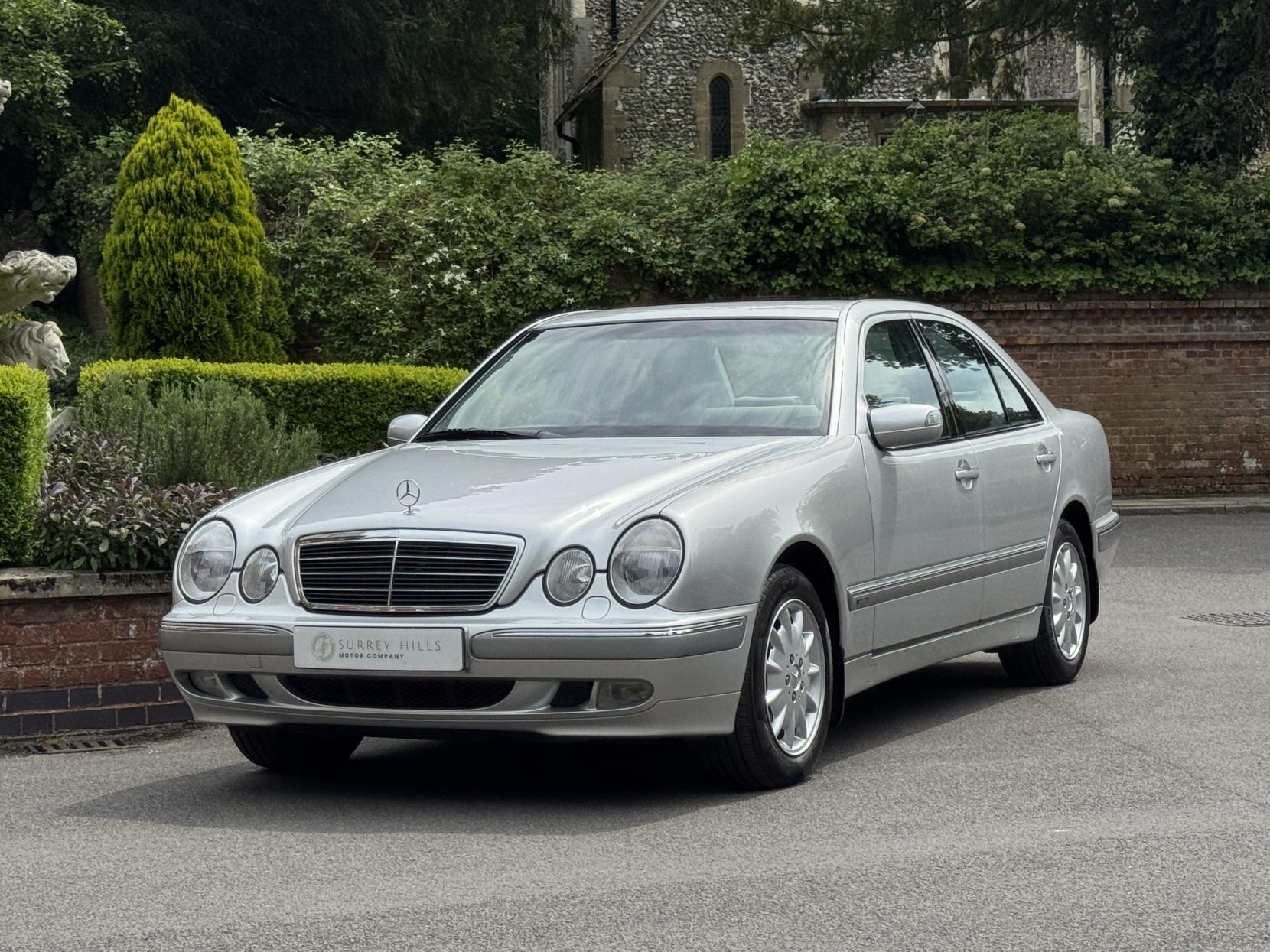 Mercedes-Benz E Class 2.6 E240 Elegance Saloon 4dr Petrol Automatic (261 g/km, 170 bhp)