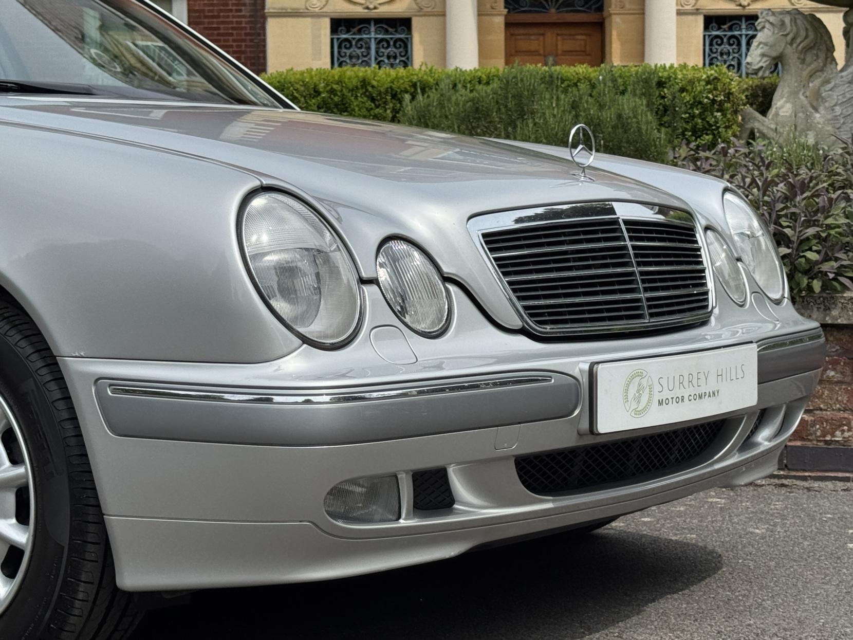Mercedes-Benz E Class 2.6 E240 Elegance Saloon 4dr Petrol Automatic (261 g/km, 170 bhp)