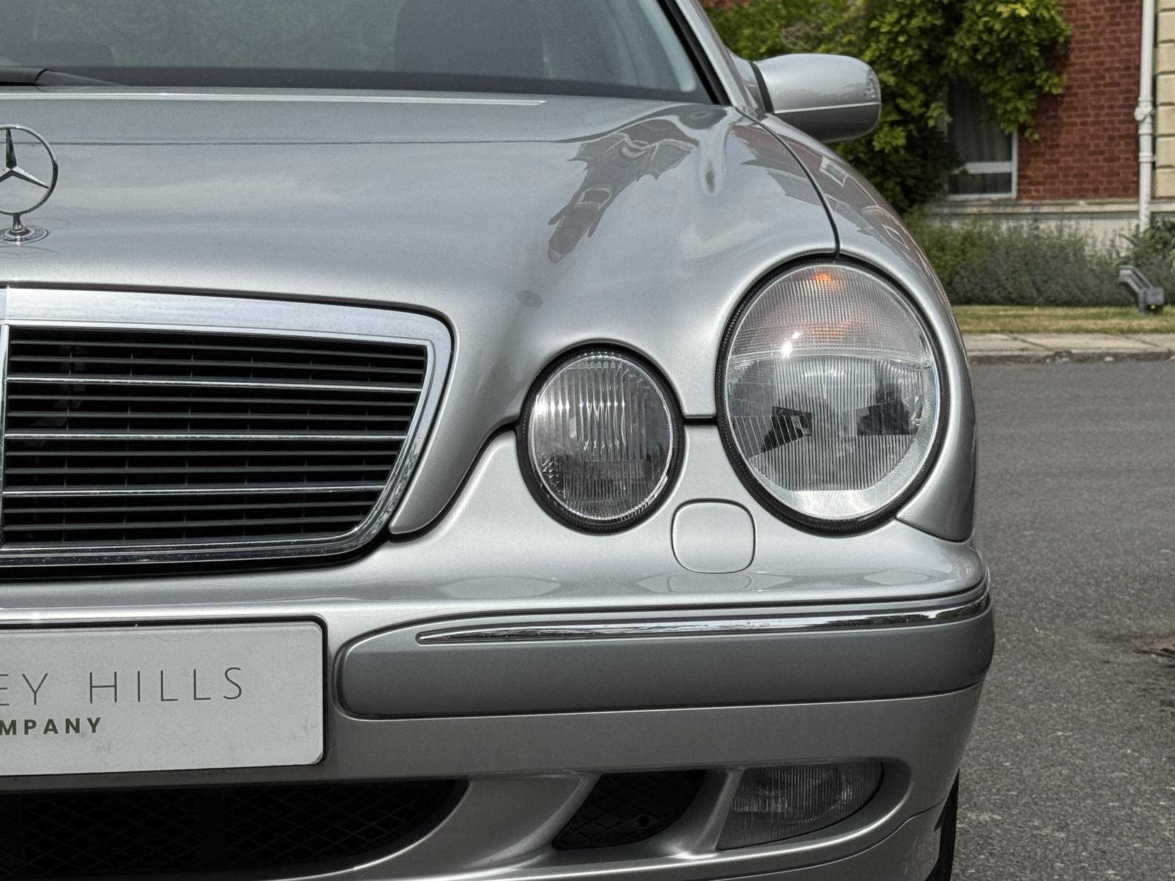 Mercedes-Benz E Class 2.6 E240 Elegance Saloon 4dr Petrol Automatic (261 g/km, 170 bhp)