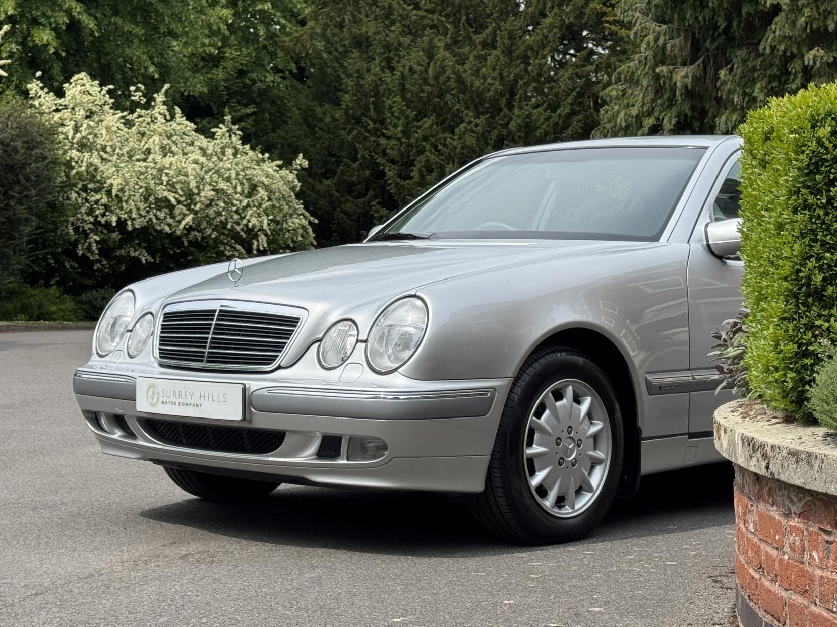 Mercedes-Benz E Class 2.6 E240 Elegance Saloon 4dr Petrol Automatic (261 g/km, 170 bhp)