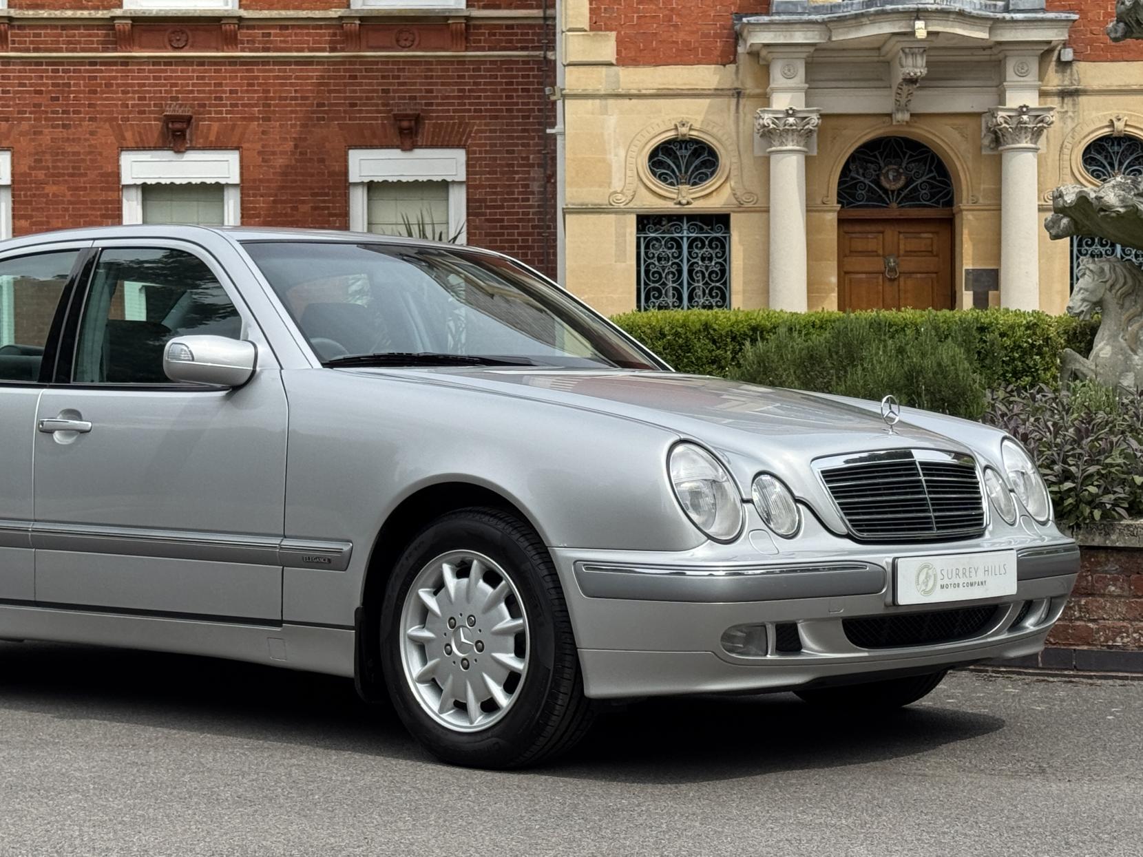 Mercedes-Benz E Class 2.6 E240 Elegance Saloon 4dr Petrol Automatic (261 g/km, 170 bhp)
