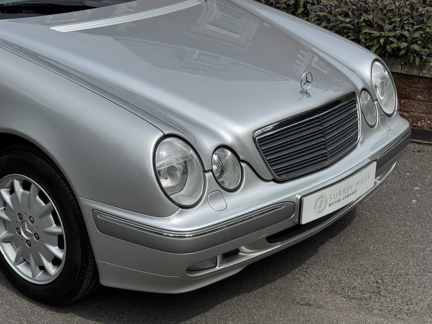 Mercedes-Benz E Class 2.6 E240 Elegance Saloon 4dr Petrol Automatic (261 g/km, 170 bhp)