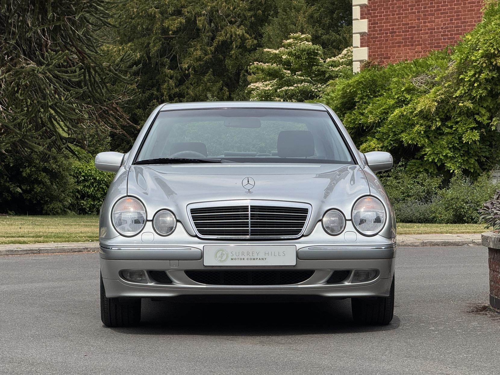Mercedes-Benz E Class 2.6 E240 Elegance Saloon 4dr Petrol Automatic (261 g/km, 170 bhp)