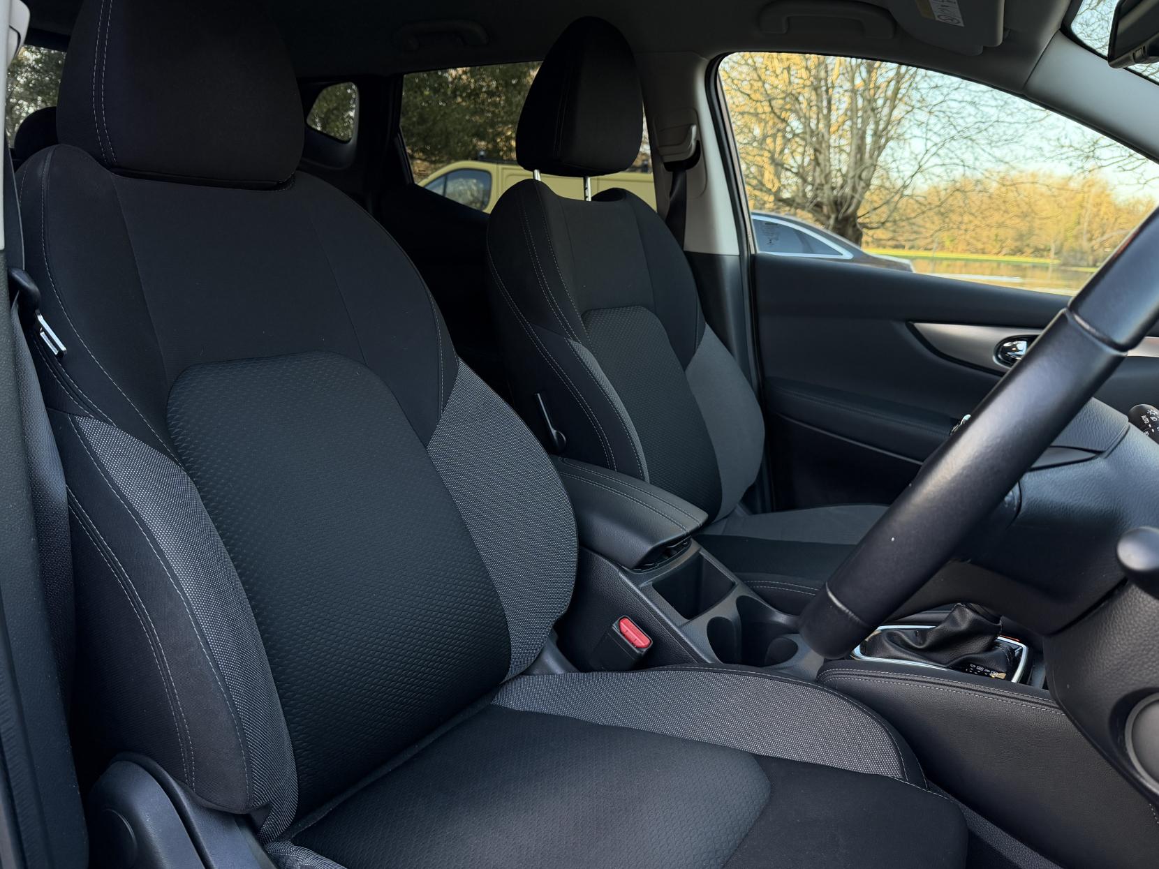 Nissan Qashqai 1.3 DIG-T N-Connecta SUV 5dr Petrol DCT Auto Euro 6 (s/s) (160 ps)