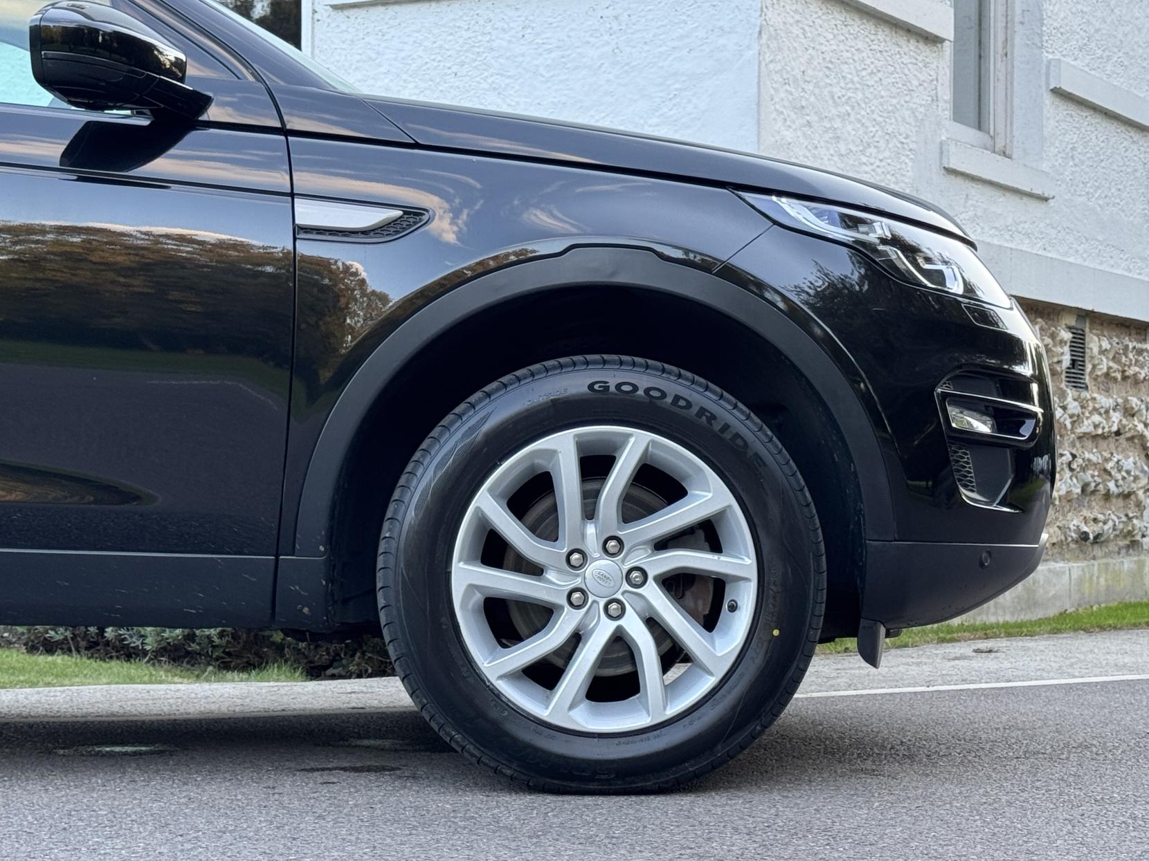 Land Rover Discovery Sport 2.0 Si4 SE Tech SUV 5dr Petrol Auto 4WD Euro 6 (s/s) (240 ps)