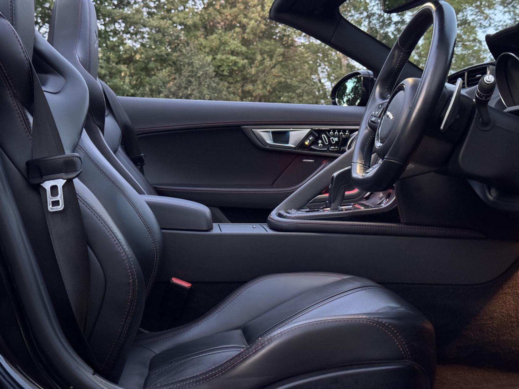 Jaguar F-Type 5.0 V8 R Convertible 2dr Petrol Auto AWD Euro 6 (s/s) (550 ps)