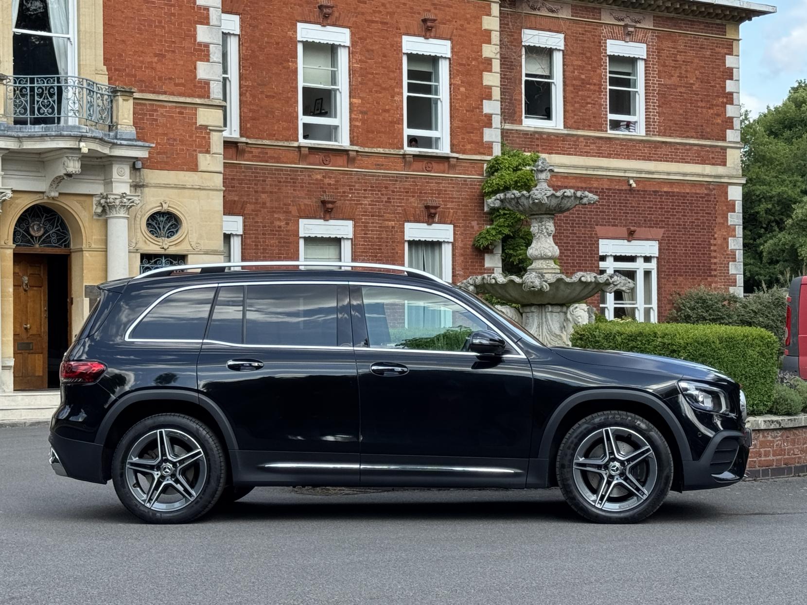 Mercedes-Benz GLB 2.0 GLB220d AMG Line (Premium) SUV 5dr Diesel 8G-DCT 4MATIC Euro 6 (s/s) (190 ps)