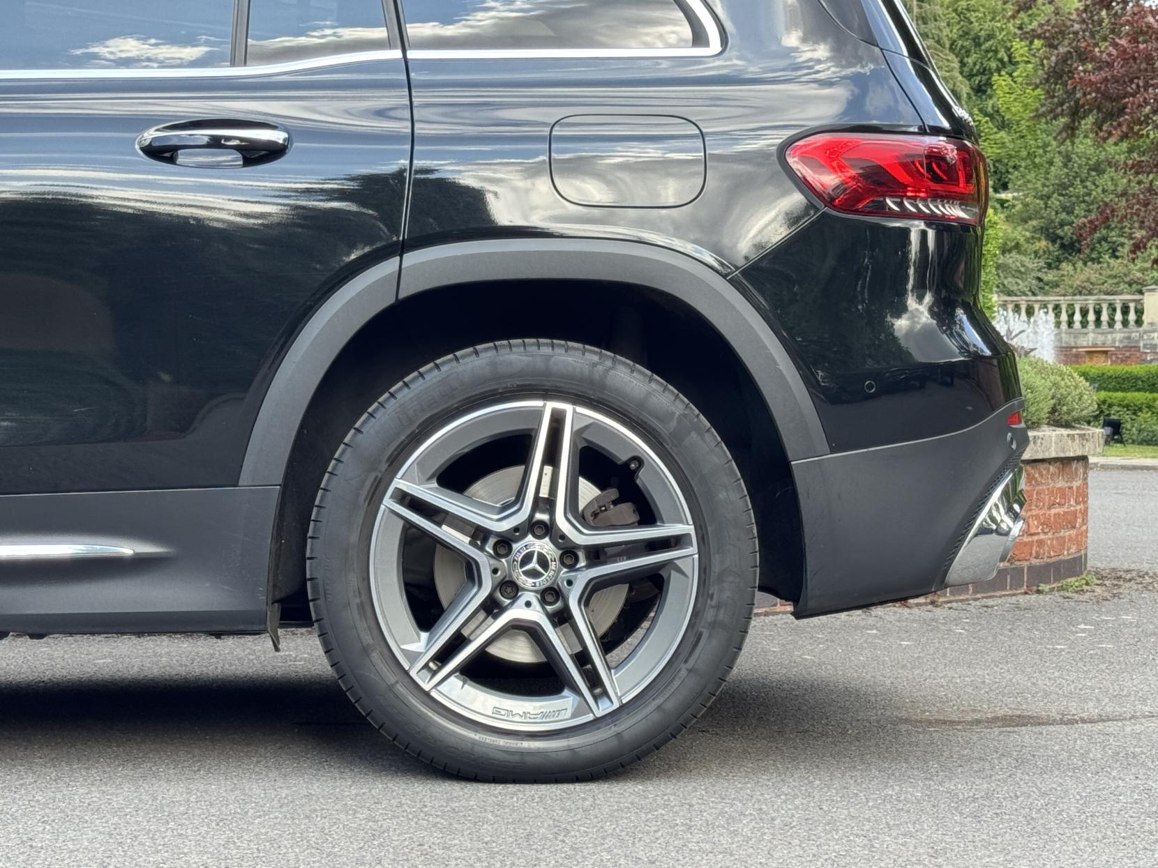 Mercedes-Benz GLB 2.0 GLB220d AMG Line (Premium) SUV 5dr Diesel 8G-DCT 4MATIC Euro 6 (s/s) (190 ps)
