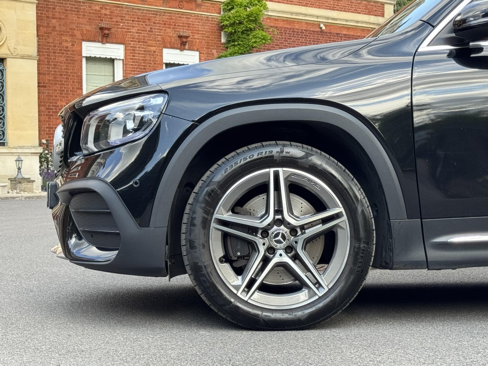Mercedes-Benz GLB 2.0 GLB220d AMG Line (Premium) SUV 5dr Diesel 8G-DCT 4MATIC Euro 6 (s/s) (190 ps)