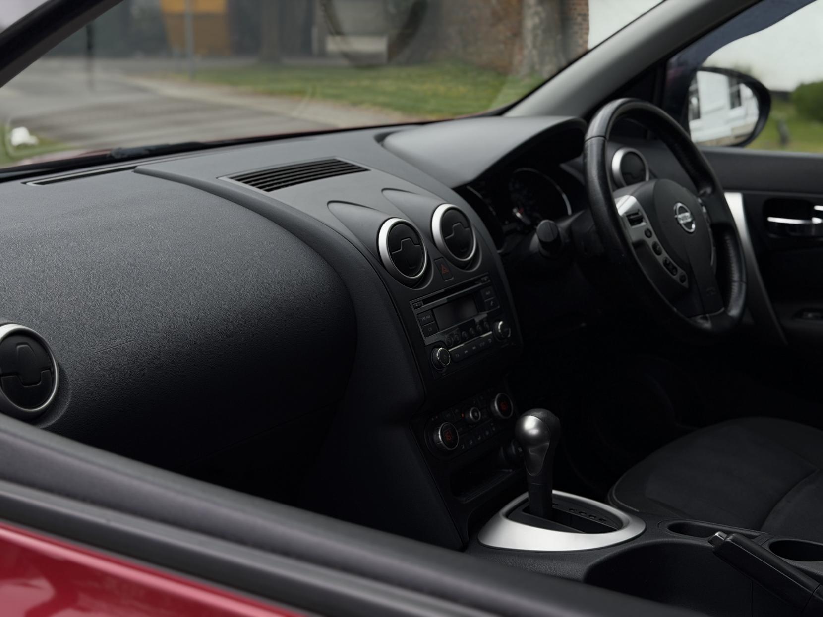 Nissan Qashqai 1.6 Acenta SUV 5dr Petrol CVT 2WD Euro 5 (117 ps)