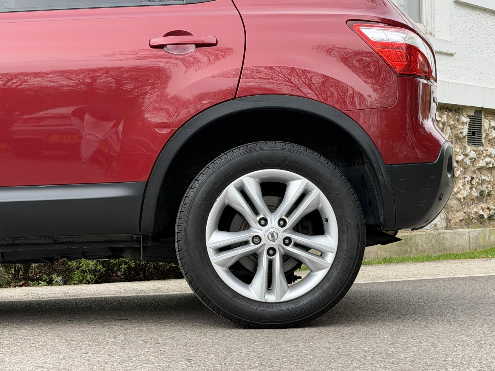 Nissan Qashqai 1.6 Acenta SUV 5dr Petrol CVT 2WD Euro 5 (117 ps)