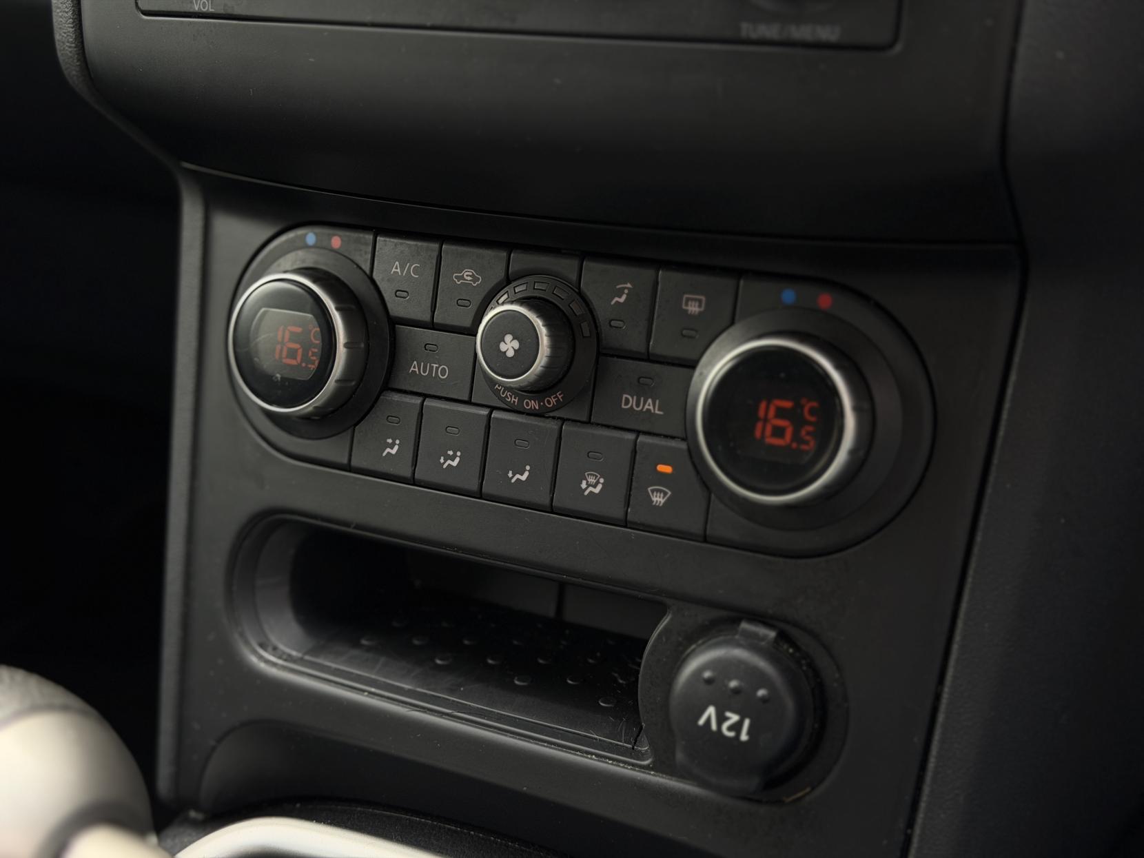 Nissan Qashqai 1.6 Acenta SUV 5dr Petrol CVT 2WD Euro 5 (117 ps)