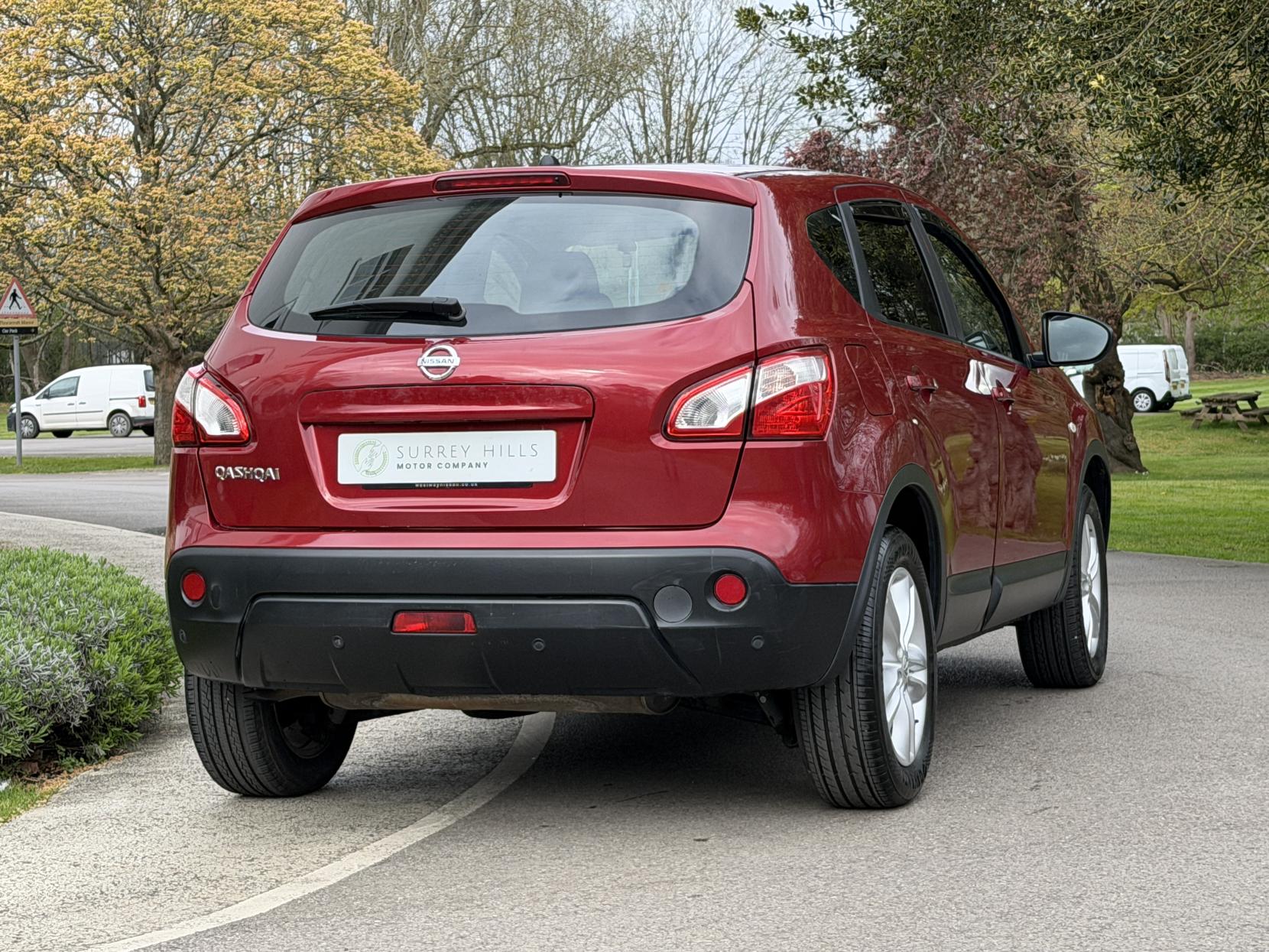 Nissan Qashqai 1.6 Acenta SUV 5dr Petrol CVT 2WD Euro 5 (117 ps)