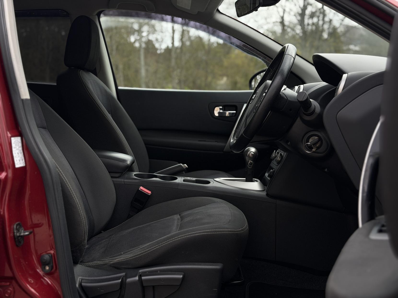 Nissan Qashqai 1.6 Acenta SUV 5dr Petrol CVT 2WD Euro 5 (117 ps)