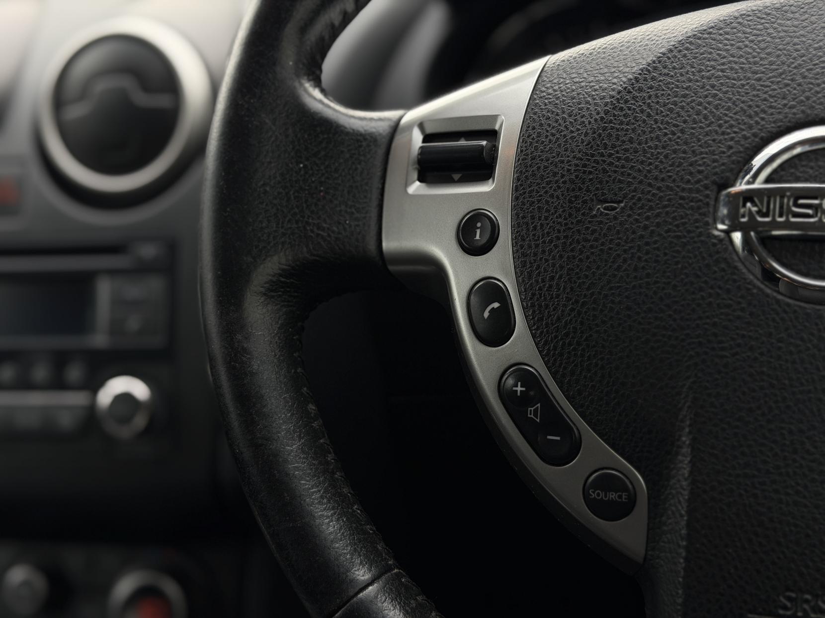 Nissan Qashqai 1.6 Acenta SUV 5dr Petrol CVT 2WD Euro 5 (117 ps)