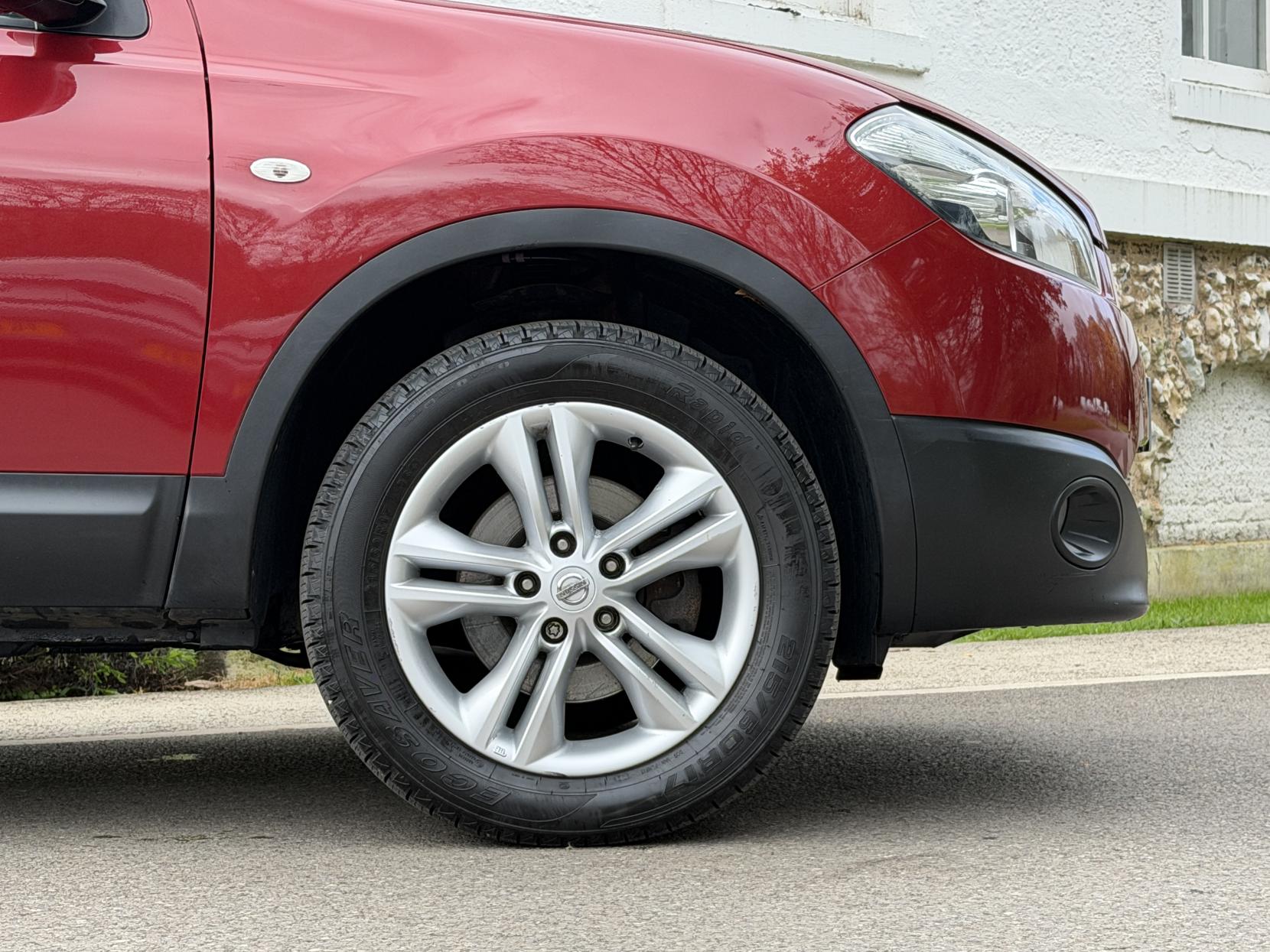 Nissan Qashqai 1.6 Acenta SUV 5dr Petrol CVT 2WD Euro 5 (117 ps)