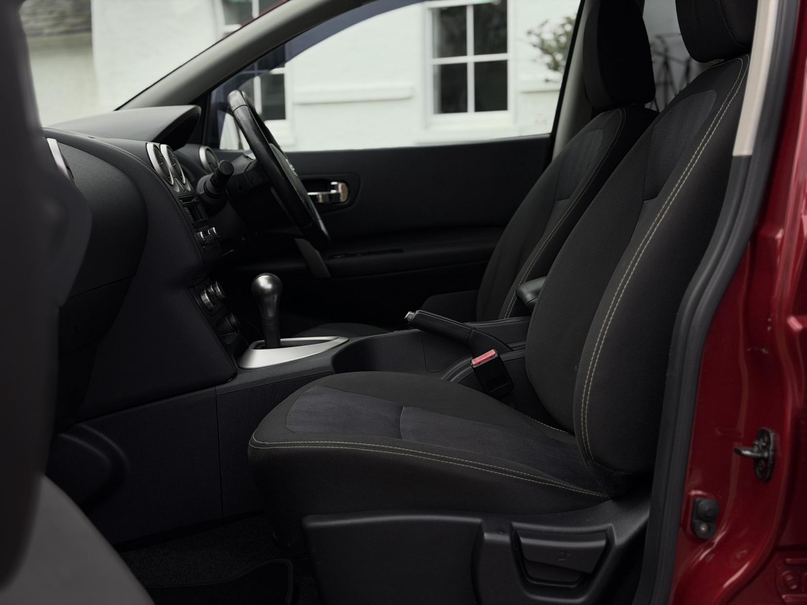 Nissan Qashqai 1.6 Acenta SUV 5dr Petrol CVT 2WD Euro 5 (117 ps)