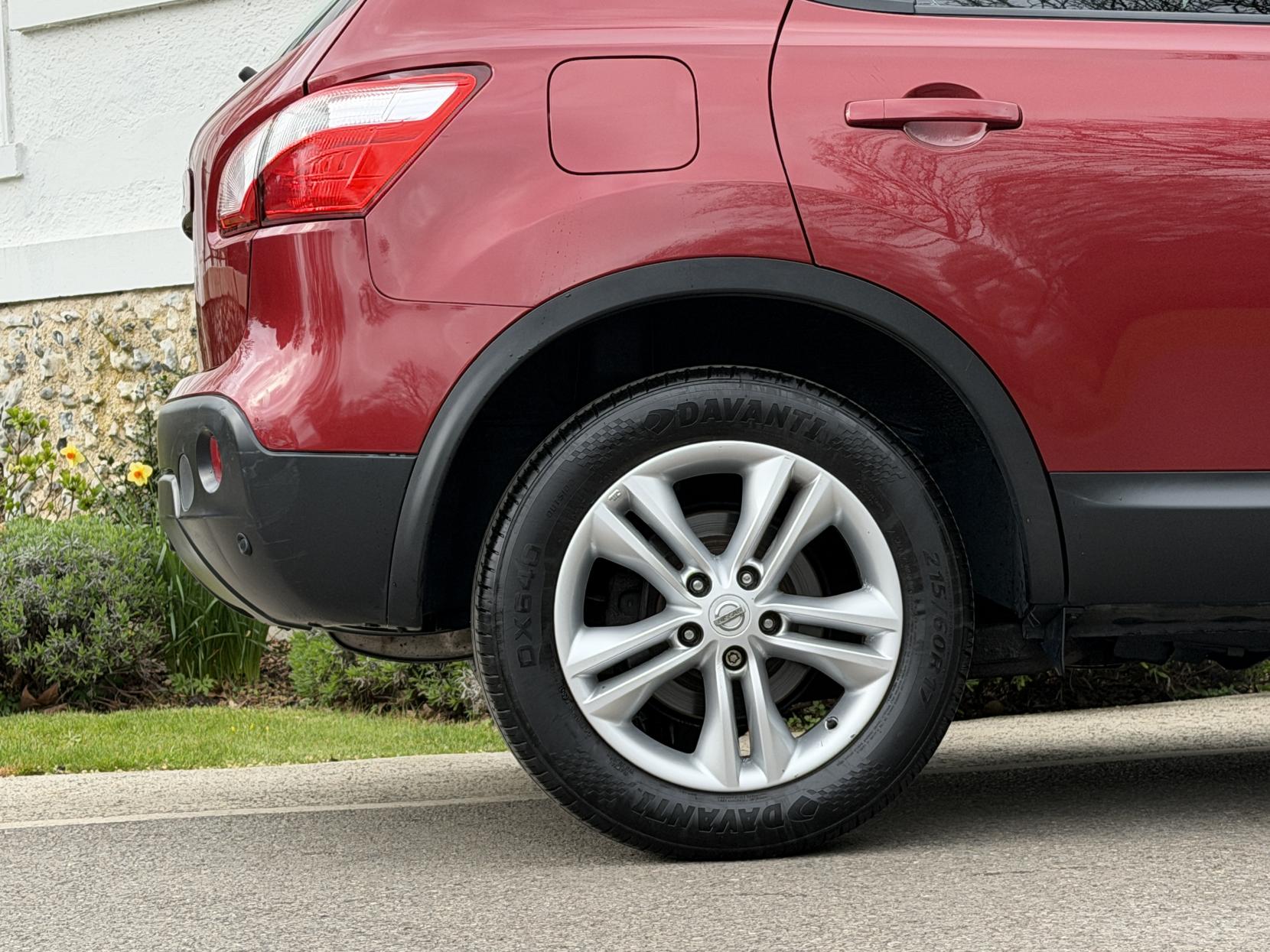 Nissan Qashqai 1.6 Acenta SUV 5dr Petrol CVT 2WD Euro 5 (117 ps)