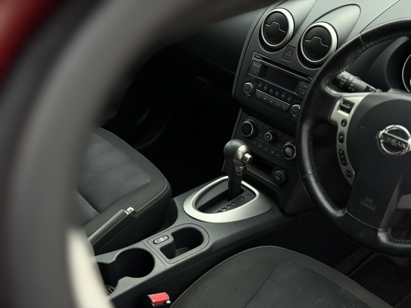 Nissan Qashqai 1.6 Acenta SUV 5dr Petrol CVT 2WD Euro 5 (117 ps)