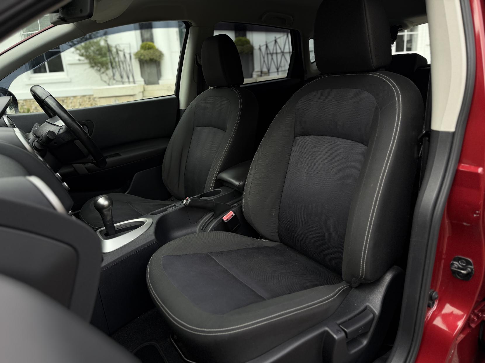 Nissan Qashqai 1.6 Acenta SUV 5dr Petrol CVT 2WD Euro 5 (117 ps)