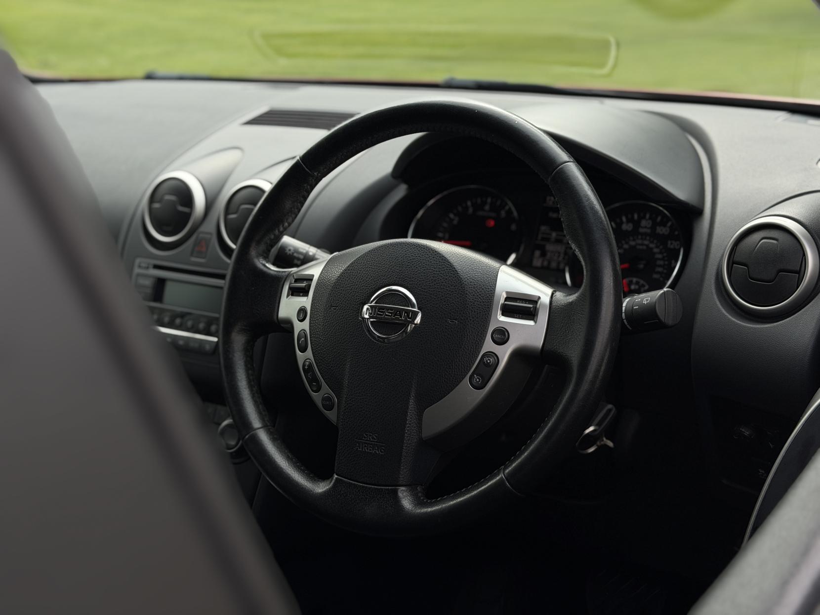 Nissan Qashqai 1.6 Acenta SUV 5dr Petrol CVT 2WD Euro 5 (117 ps)